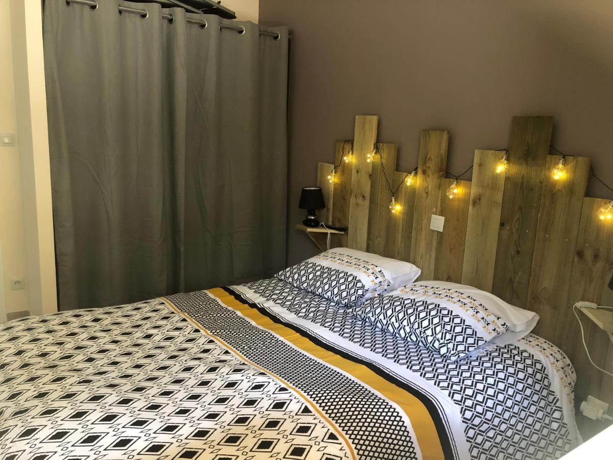 Holiday home Piscine Interieure31degres Zoo La Fleche24h Du Mans Clermont-Creans